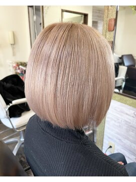 ロール(ROLL) ミルクティーベージュ/ボブ/ハイトーン/ダブルカラー/天神大名