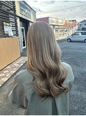 透明感たっぷりのやわらかミルクティーベージュ