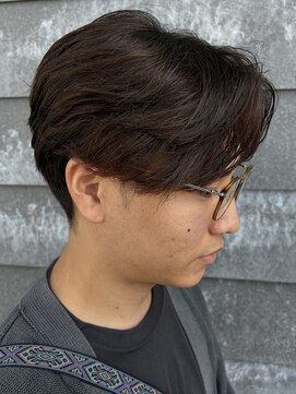 ヒュイル バイ ニアウ(Hwyl by Niau) メンズマッシュセンターパートスパイラルパーマニュアンスパーマ