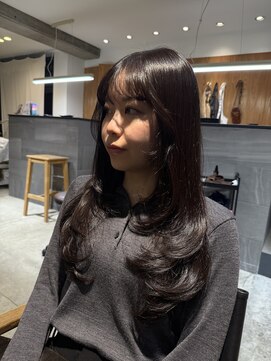 ニーイチイチ(211) レイヤーカット/黒髪