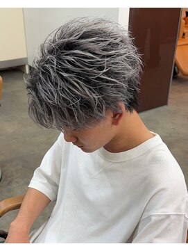 テンバイリップスヘアー(TEN by LIPPS hair) 大人かっこいいホワイトシルバーバレイヤージュセンターパート