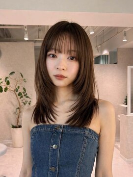 ミーク(meak) 丸顔をカバーする低めレイヤー/大人ロング