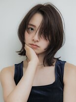 アリエッタ アザブ(ARIETTA AZABU)&nbsp;くびれミディアム×地毛風グレージュ/外ハネボブ/くすみカラー