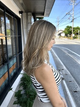 シュエット(CHOUETTE)の写真/ブリーチを使ってハイライトやグラデーションで外国人風カラーに☆ダブルカラーで思い通りの髪色に♪