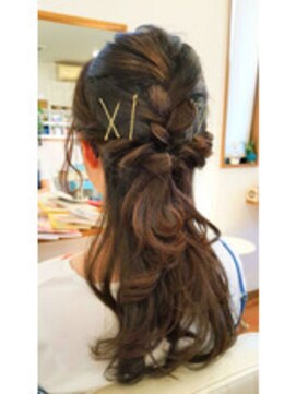 デイジー(Daisy) 大人可愛い☆ルーズツイストハーフアップ