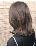 抜け感ミルクティーベージュインナーカラー