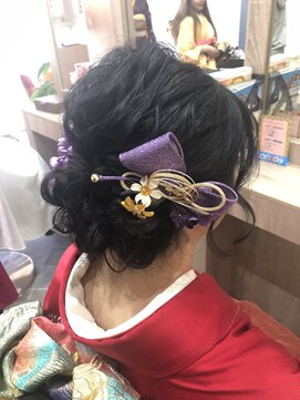 モアヘアー(MORE-HAIR) 大人可愛いシニヨン