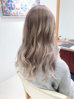 デイズ(days)&nbsp;アッシュベージュカラー透明感カラー　セミロングヘア