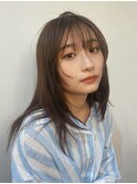 攻めすぎないストレートレイヤースタイル
