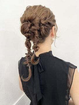 ネオリーブ クーロ(Neolive curro) ふわふわツインポニー♪卒業式ヘアセットにおすすめ