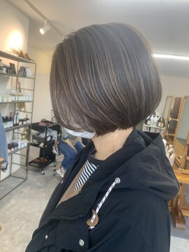 ムニ(MUNI) ＊ナチュラル白髪デザインカラー×ショートボブ＊