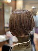 ハイライトとカーキアッシュカラーボブ