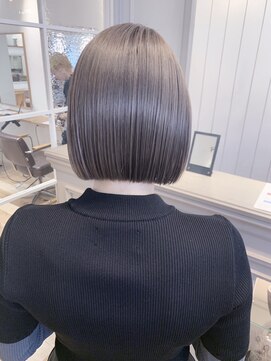 ロマリア(Lomalia) 乾かすだけでキマる髪/馴染むハイトーンボブパールグレージュ