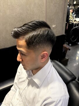 ブロートーキョーバーバーショップ 神田店(Bro Tokyo BARBERSHOP) サイドパート ハイフェード