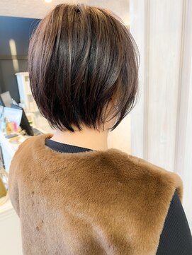 福山Caary30代40代人気小顔補正立体カット前下がりレイヤーボブ