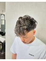 イト(ito)&nbsp;フェード刈り上げメッシュパーマメンズカットメンズパーマ