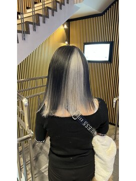 シアン(CYAN) black × white