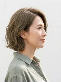 【大人上品】白髪を活かす艶オリーブベージュ×ふんわり美髪ボブ