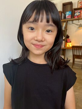 ヘアーアイストゥーレ(HAIR ICI TRE) キッズカット◎似合わせ顔周りカット×ぱっつん前髪外ハネミディ