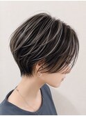 ショート×白髪ぼかしハイライト