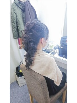 ブラウ ネイル パーティー(Blau Nail Party) 華やかポニーテール