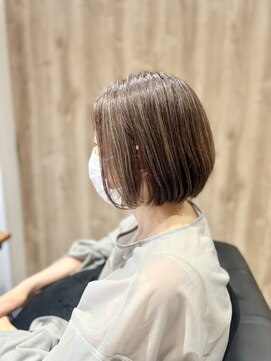 ペグ(Peg) 白髪ぼかし3ミリハイライト×パールグレージュ×グラボブ