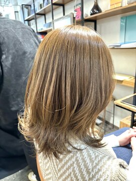 ナンバー リコ 名駅 ジャム 名古屋(N° rico JAM) 外ハネミディアム ハイトーンベージュ アッシュベージュ