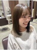 オリーブベージュ&顔まわりレイヤー