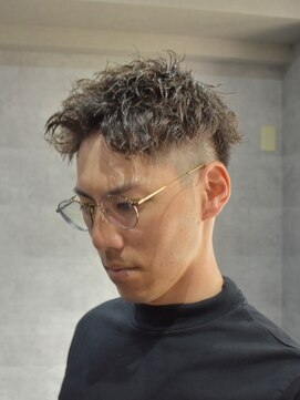 バーバーハウス ラヴィ(Barber House Lavie) ツイストスパイラルパーマ × フェード