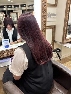 コワファースト 大分(COIFF1RST) REDピンクのニュアンスカラー