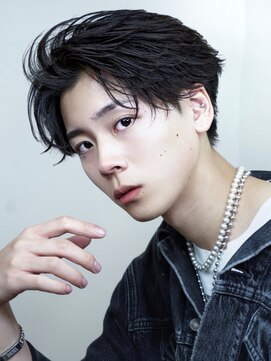 ゴールド 京都 三条(GOALD) フェザーブルーブラックフェザーパーマ刈り上げセンターパート