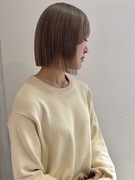 ヨーク(YOKE) 【YOKE】切りっぱなしボブ外ハネボブレイヤーボブカーキグレー