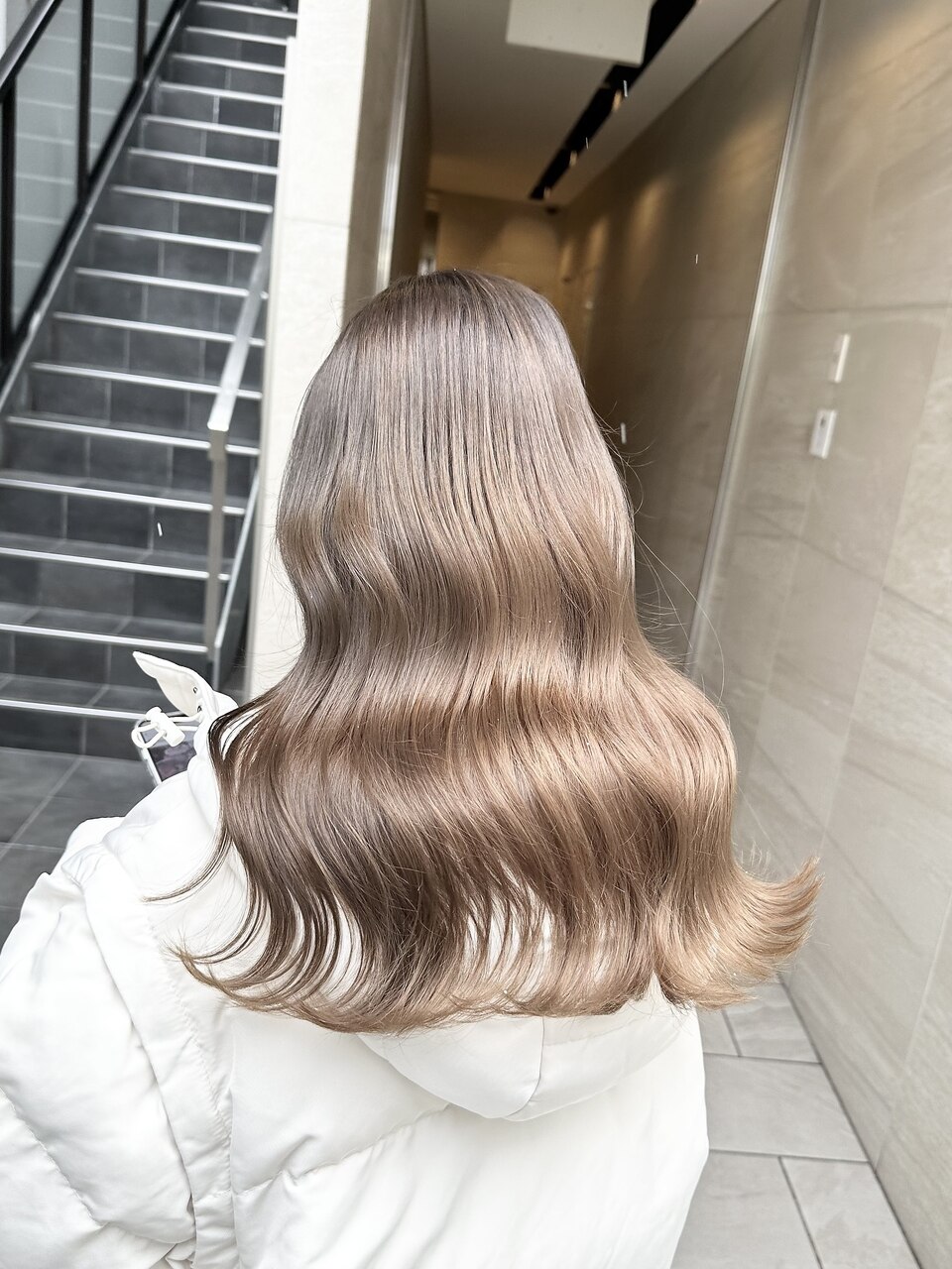 2025年-2026年冬】ミルクティーブラウンの髪型・ヘアアレンジ｜人気順