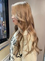 パーミル ルモ クマモト(permille ‰ LUMO Kumamoto)&nbsp;ミルクティーベージュ×巻き髪