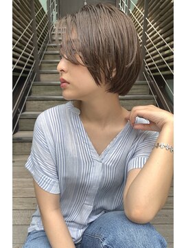 ミィ 表参道(mee.) 【mee.】ハセガワヒトシ 大人かわいい前下がりサイドショート