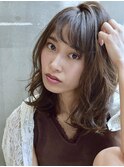 柔らかベージュのランダムエアリーカールstyle