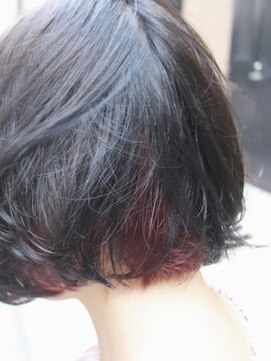 サロンドミルク 溝の口店(salon de MiLK) ＊風に吹かれて隙間から見える赤いインナーカラー