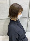 オリーブベージュ
