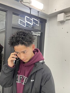 ウェルネス(Wellness) ツイストパーマ、スキンフェード、フェード