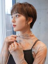 ディルト 代々木上原(DILT) 大人かわいい小顔カットの耳かけマッシュショートヘアー