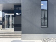 移転し以前の店舗から近く外観はBLACKの建物になります！