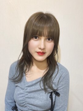 ヘアメイクアン(Hair Make Une) 顔周りレイヤーで可愛い波巻きに透け感◎なミルクティーカラー♪