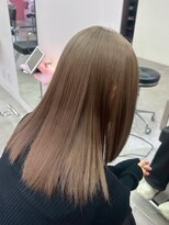 ダズリングディア(Dazzling Deer)&nbsp;明るめブラウン／ロング／ストレート／ハイトーン／学割