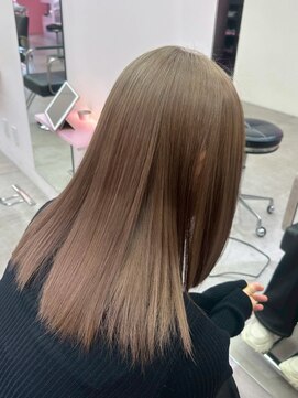 ダズリングディア(Dazzling Deer) 明るめブラウン／ロング／ストレート／ハイトーン／学割