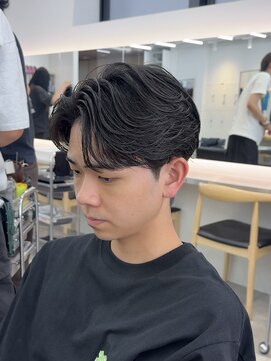 フィフス 栄(fifth) フェザーパーマセンターパート刈り上げツーブロックメンズヘア