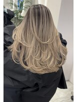 サロウィン 那覇店(SALOWIN)&nbsp;ブロンドバレイヤージュカラー×レイヤーカット