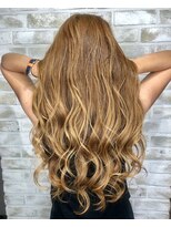 シシ 新宿(She 2.)&nbsp;ハイブロンドカラー　ブロンドベージュ　新宿