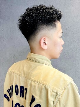 フジヤマバーバーショップ アジト(FUJIYAMA BARBER SHOP ajito) 宮城リョータ風パーマフェード【田中美旺】b218