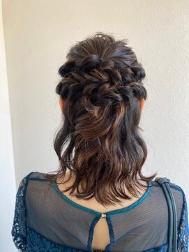 アクイール(ACCUEILLIR) ハーフアップアレンジ