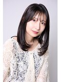 ミディアム×内巻き×暗髪